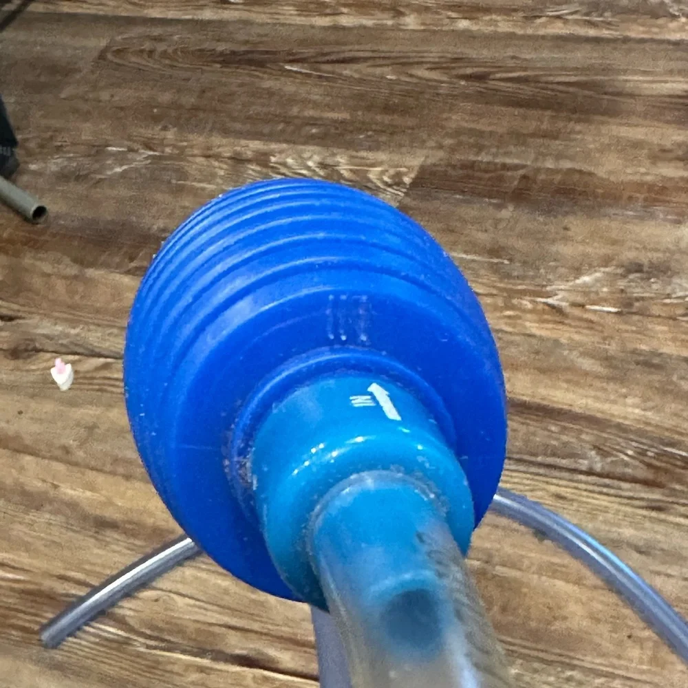Fish tank gravel cleaner